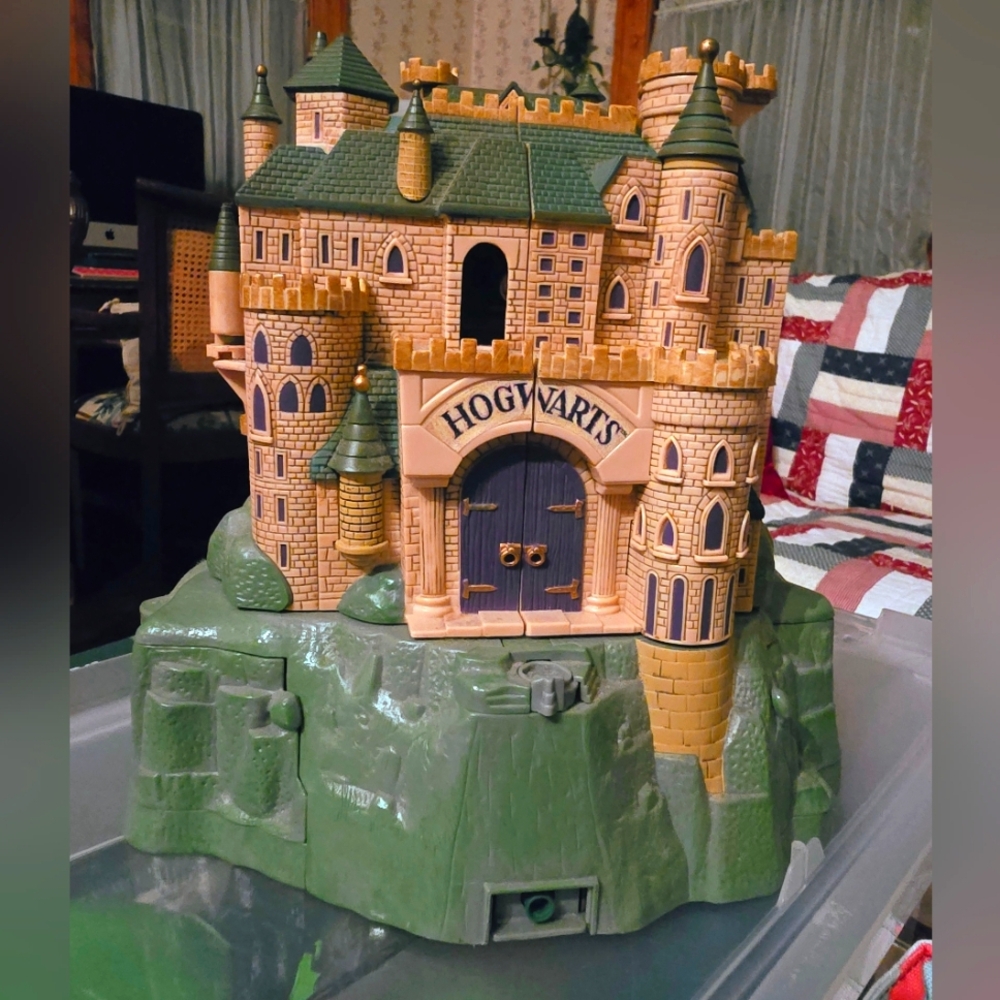 2001 Polly Pocket Harry Potter Hogwarts Castle